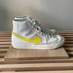 NIKE BLAZER MID ‘77 yellow swoosh SIZE 11